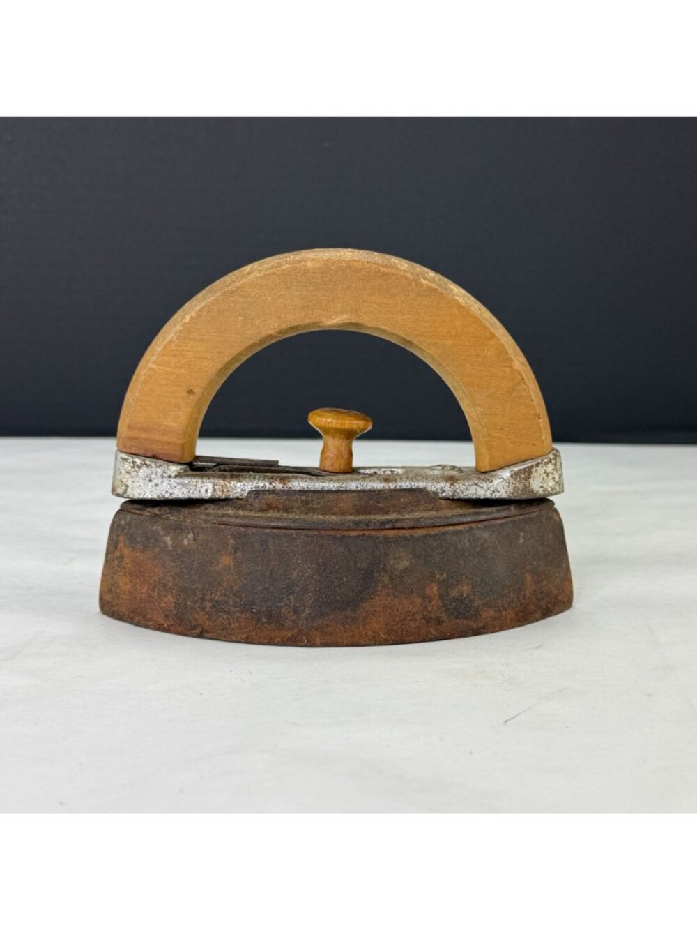 Vintage Colebrookdale Sad Iron With Wood Handle - Picture 3 of 13